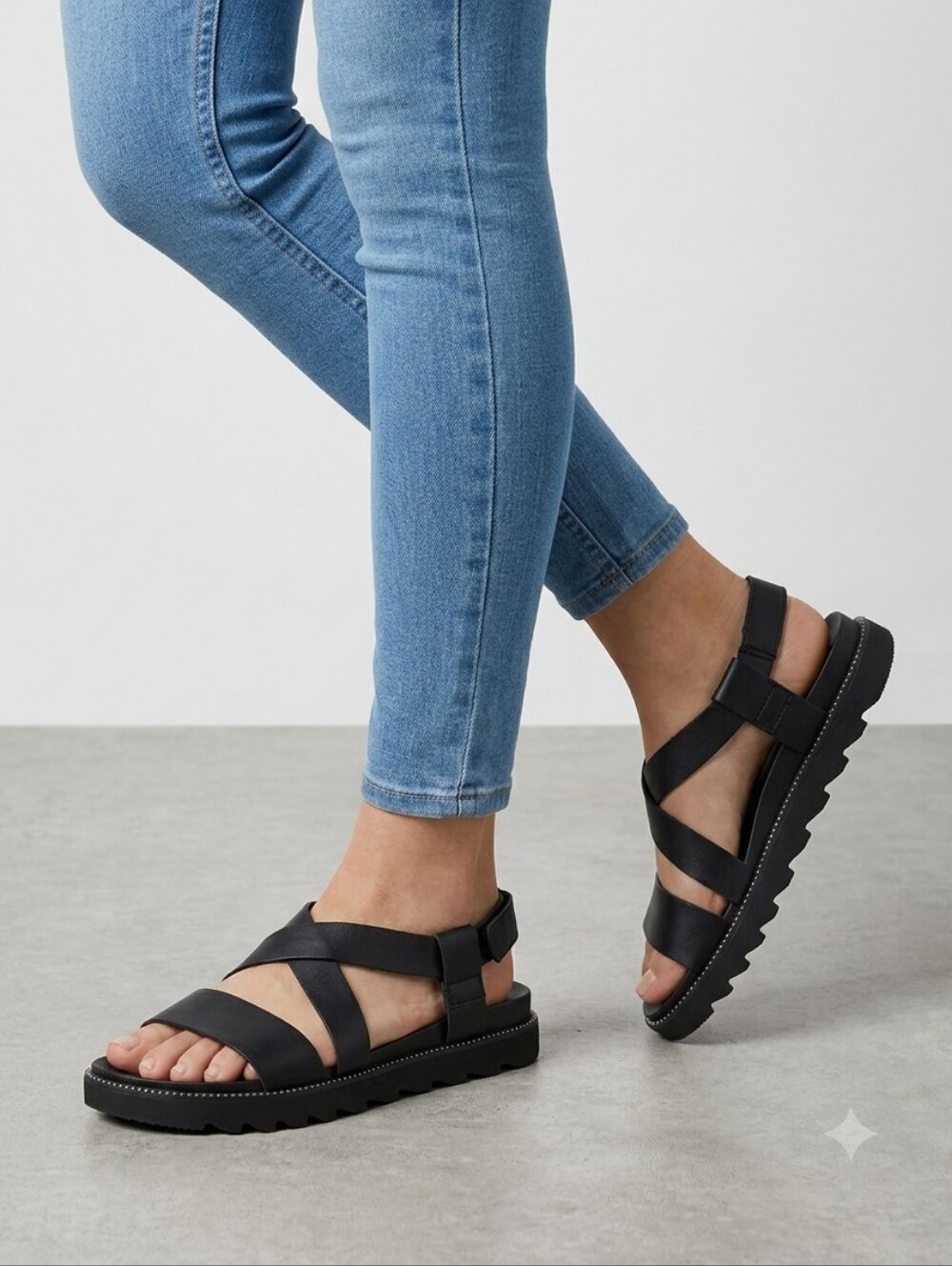 Sorel Roaming Criss-Cross Black Leather Sandals Summer Lug Sole Comfy Womens 8.5